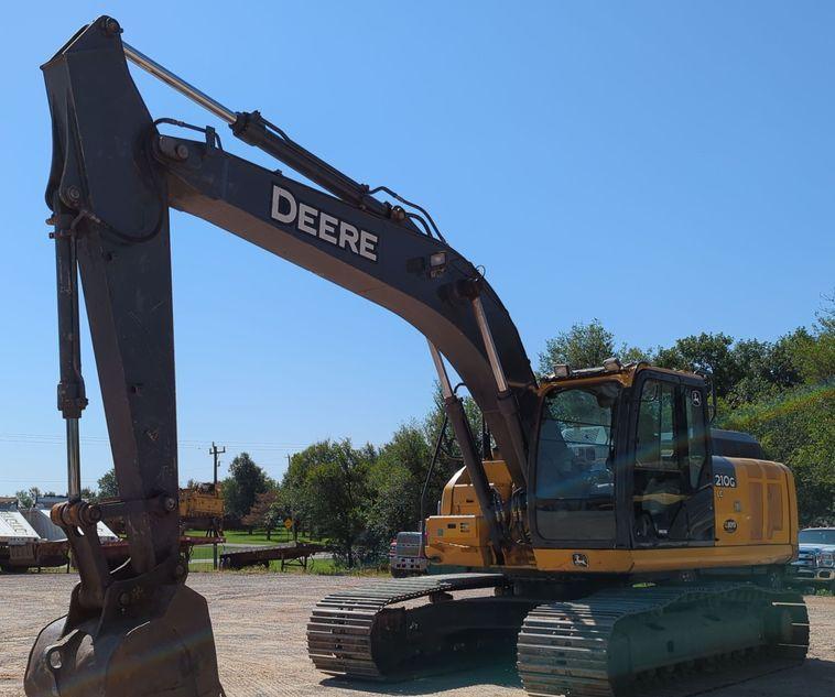 2017 John Deere 210G LC